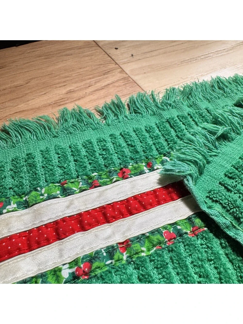 Vintage Cannon Green Christmas Towels Pair Holly Ribbon Fringe USA Made 25x14.5”